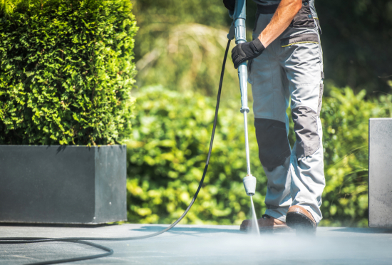 Nettoyage des sols en béton