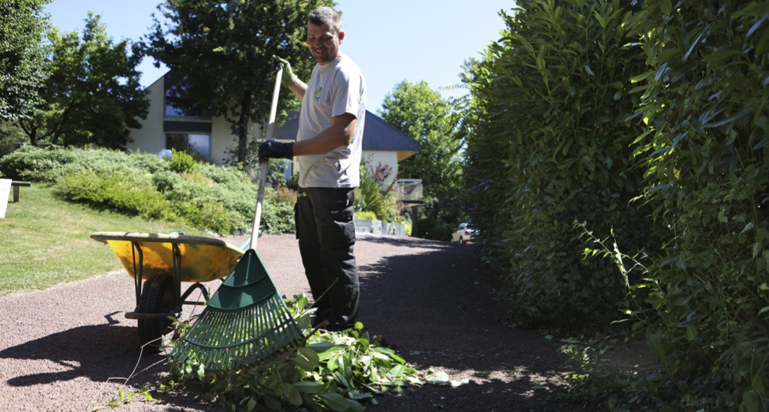 Débroussailler efficacement grâce à nos experts paysagistes Daniel Moquet Jardin