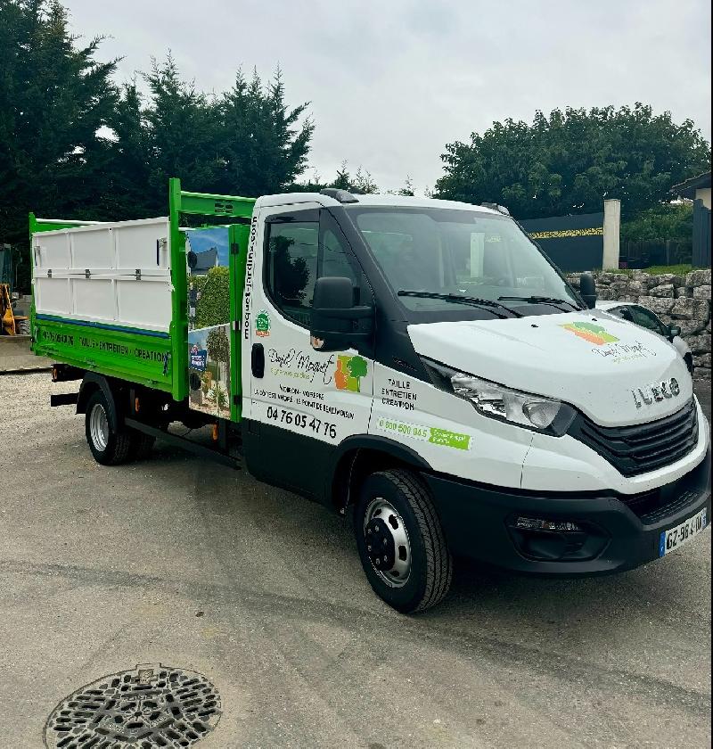 Nouveau camion pour nos chantiers ! signe vos jardins